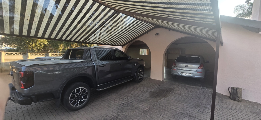 4 Bedroom Property for Sale in Fauna Park Limpopo