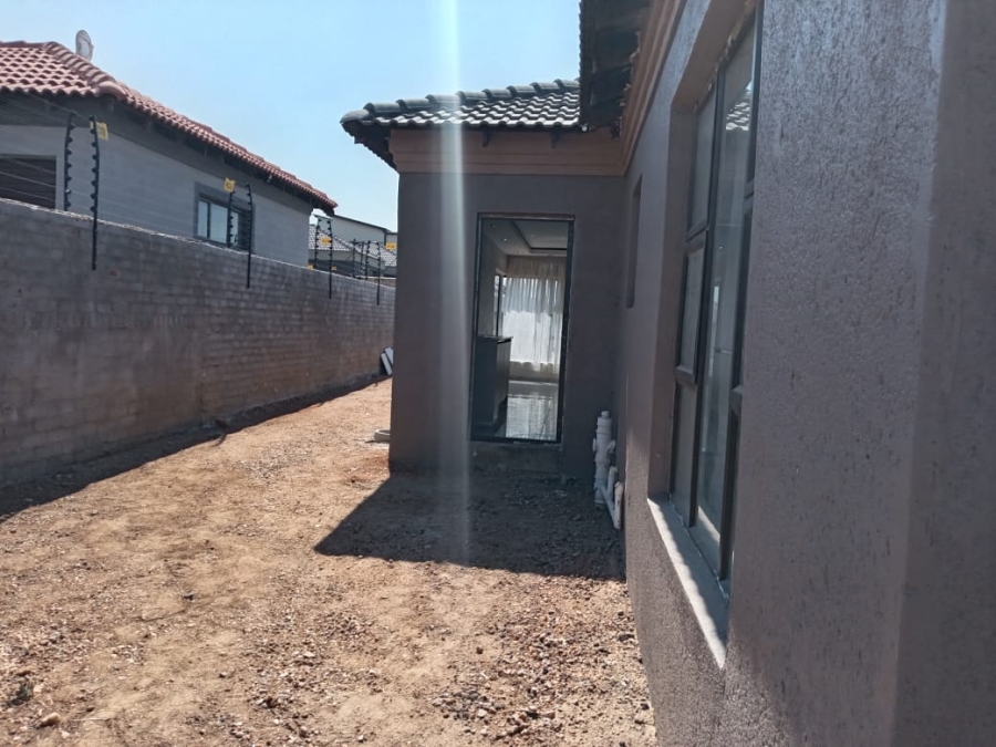 3 Bedroom Property for Sale in Mahlasedi Park Limpopo