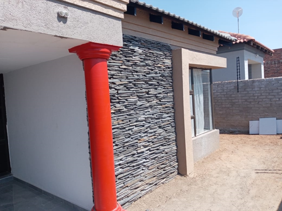 3 Bedroom Property for Sale in Mahlasedi Park Limpopo