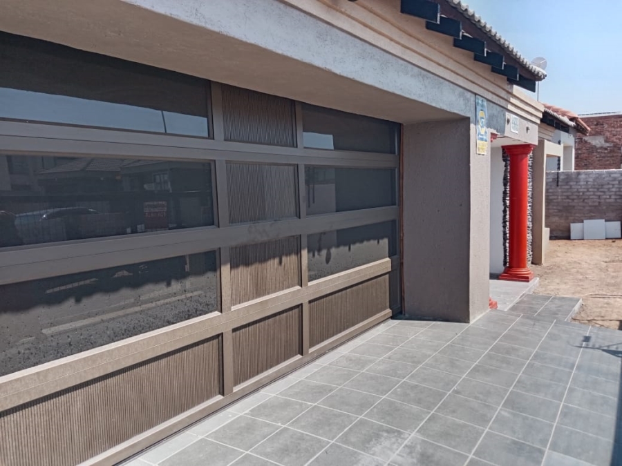 3 Bedroom Property for Sale in Mahlasedi Park Limpopo