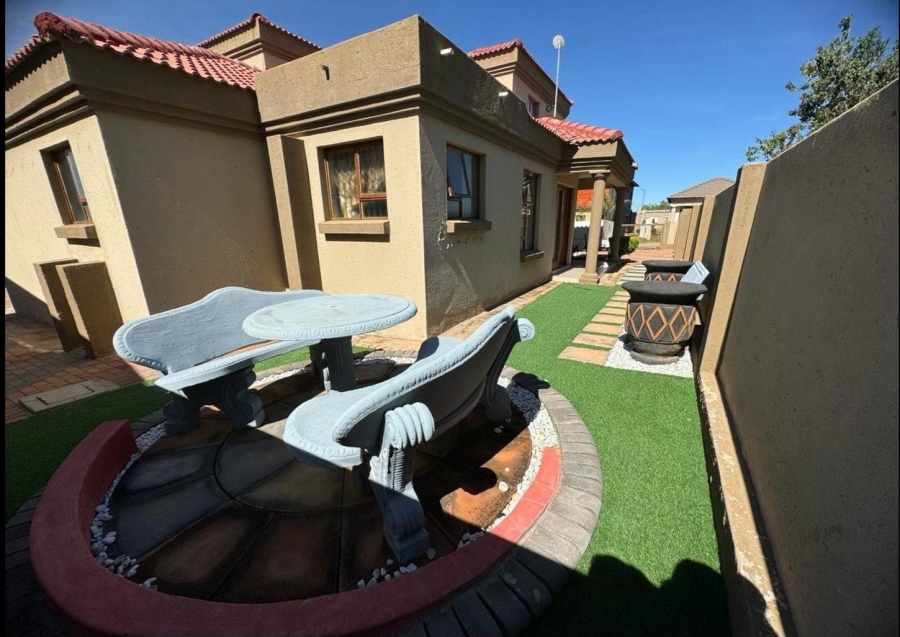 4 Bedroom Property for Sale in Woodhill Estate Limpopo