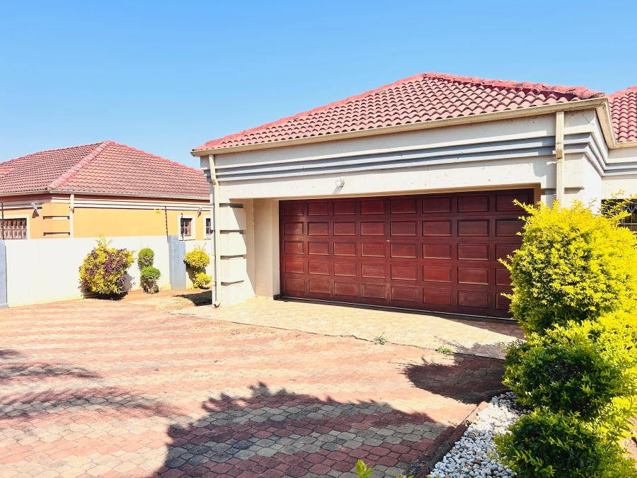 4 Bedroom Property for Sale in Eltivillas Limpopo