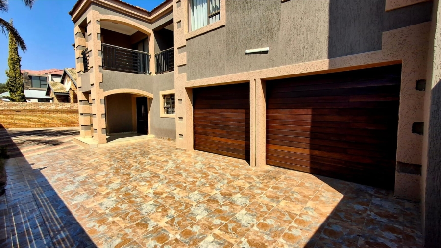 7 Bedroom Property for Sale in Flora Park Limpopo