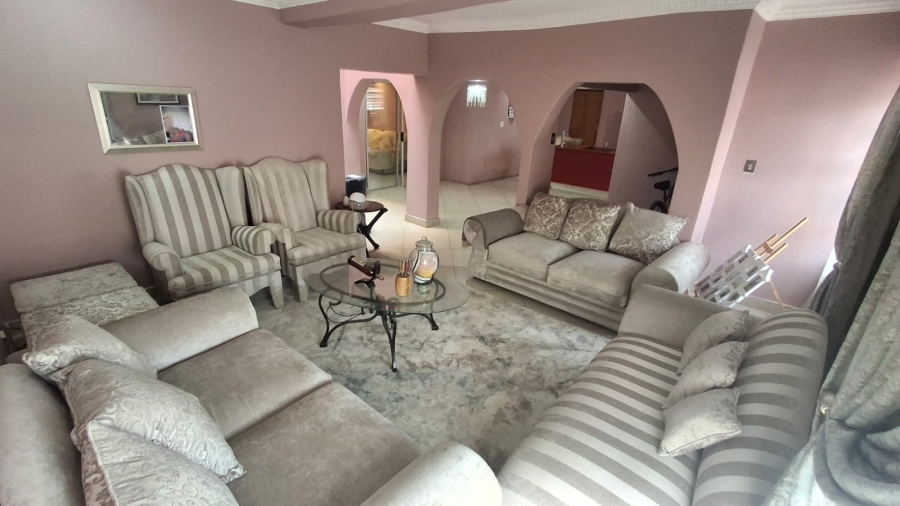 7 Bedroom Property for Sale in Flora Park Limpopo
