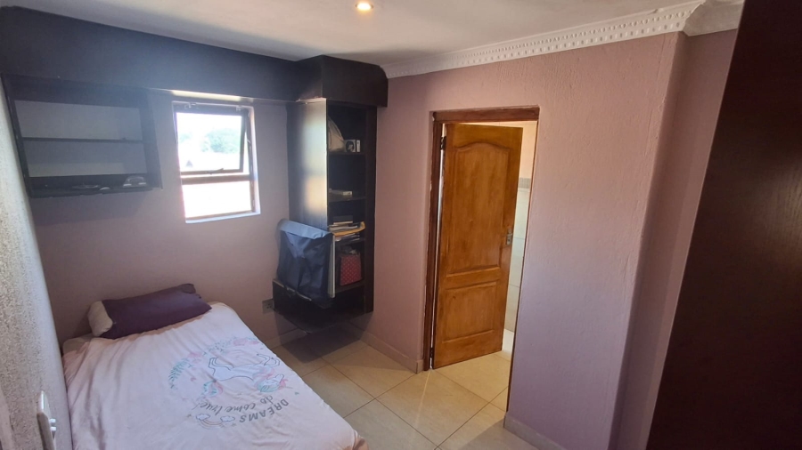 7 Bedroom Property for Sale in Flora Park Limpopo
