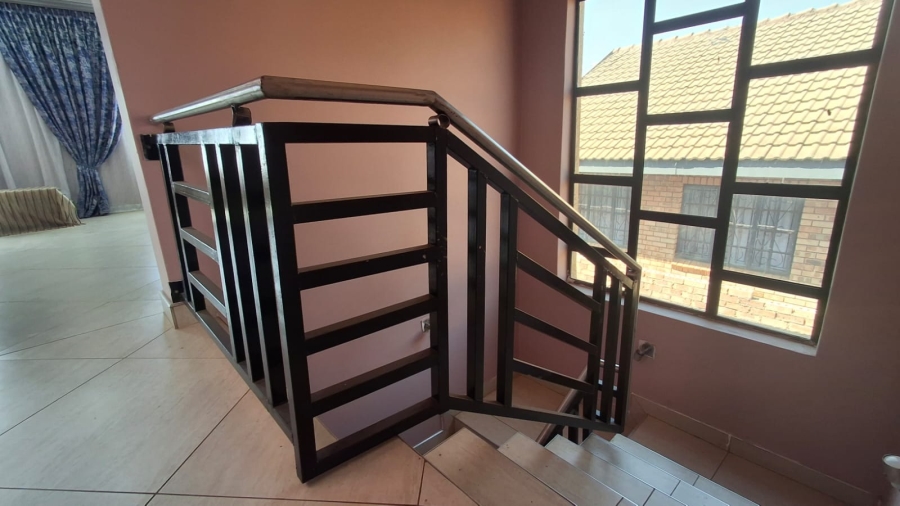 7 Bedroom Property for Sale in Flora Park Limpopo