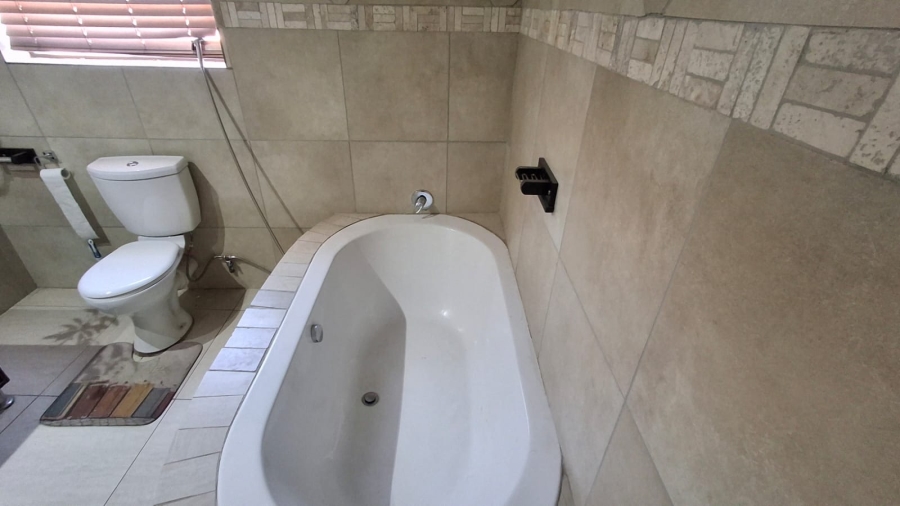 7 Bedroom Property for Sale in Flora Park Limpopo