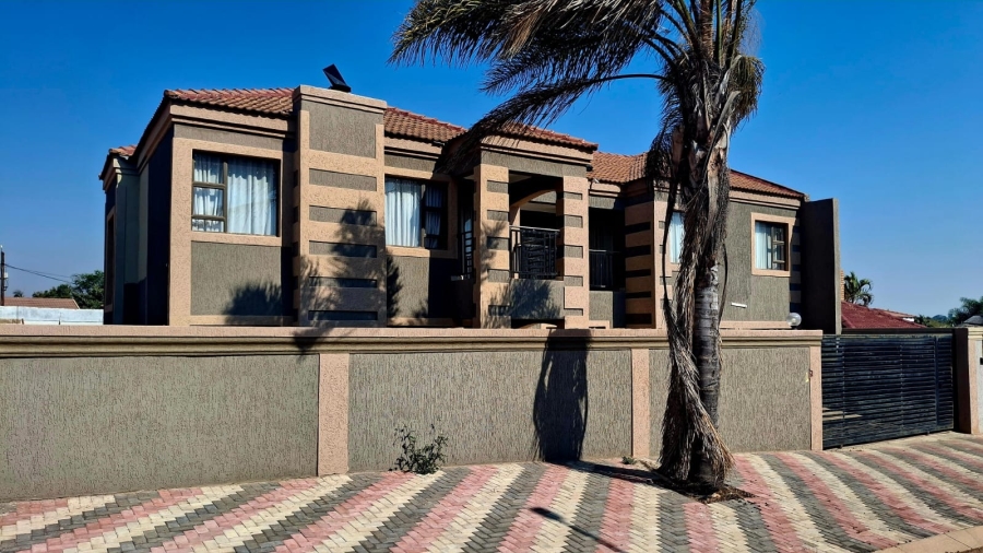 7 Bedroom Property for Sale in Flora Park Limpopo