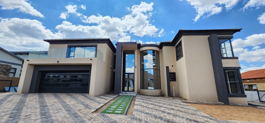 6 Bedroom Property for Sale in Woodhill Estate Limpopo