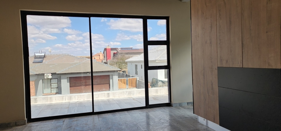 6 Bedroom Property for Sale in Woodhill Estate Limpopo