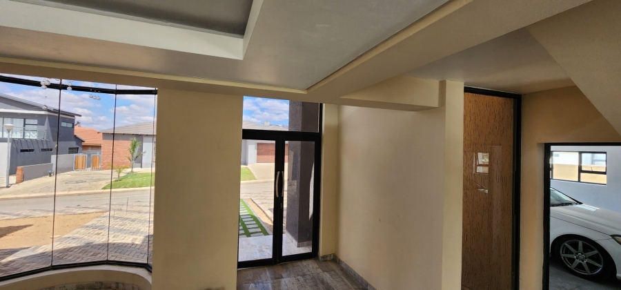 6 Bedroom Property for Sale in Woodhill Estate Limpopo