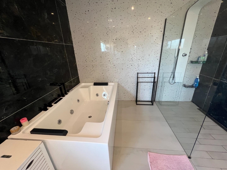 5 Bedroom Property for Sale in Thornhill Limpopo