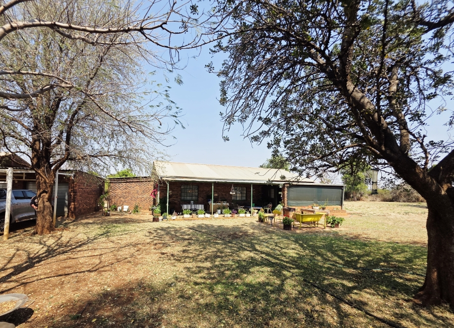 5 Bedroom Property for Sale in Roedtan Limpopo