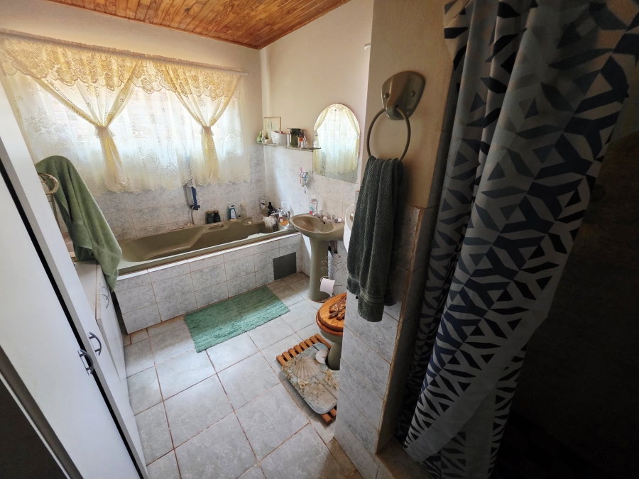 5 Bedroom Property for Sale in Roedtan Limpopo