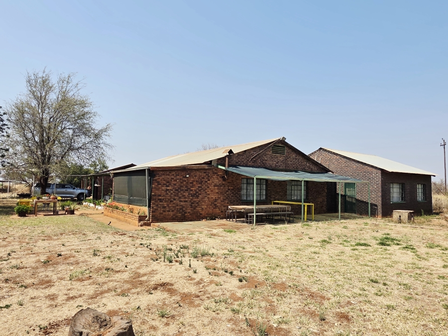 5 Bedroom Property for Sale in Roedtan Limpopo