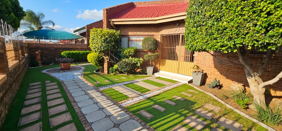 5 Bedroom Property for Sale in Flora Park Limpopo