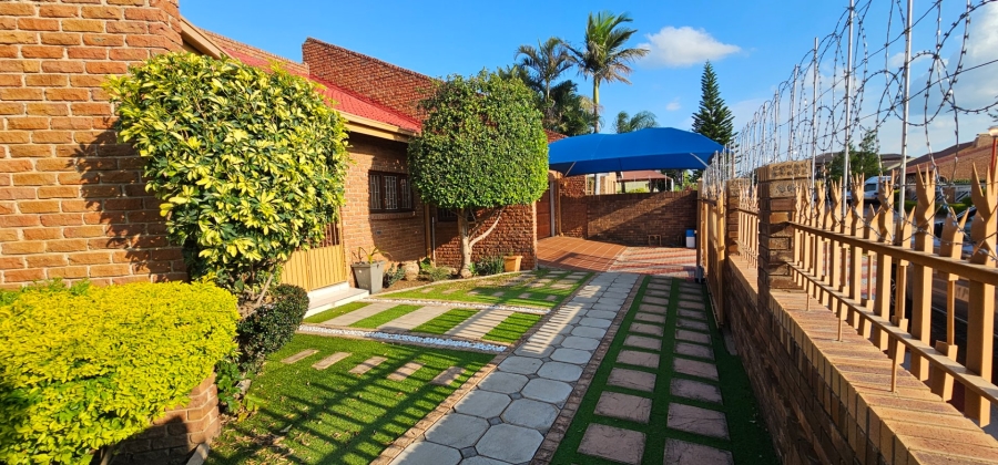 5 Bedroom Property for Sale in Flora Park Limpopo