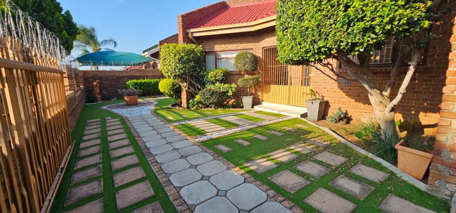 5 Bedroom Property for Sale in Flora Park Limpopo