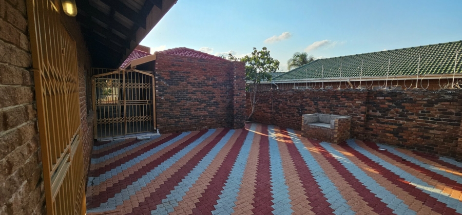 5 Bedroom Property for Sale in Flora Park Limpopo