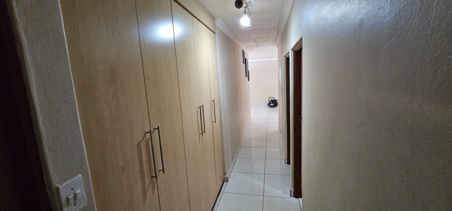 5 Bedroom Property for Sale in Flora Park Limpopo