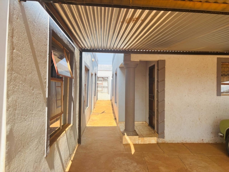 8 Bedroom Property for Sale in Aluta Park Limpopo