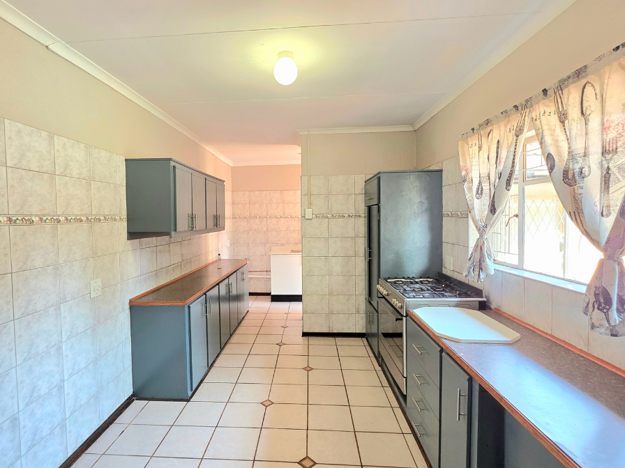 To Let 4 Bedroom Property for Rent in Flora Park Limpopo