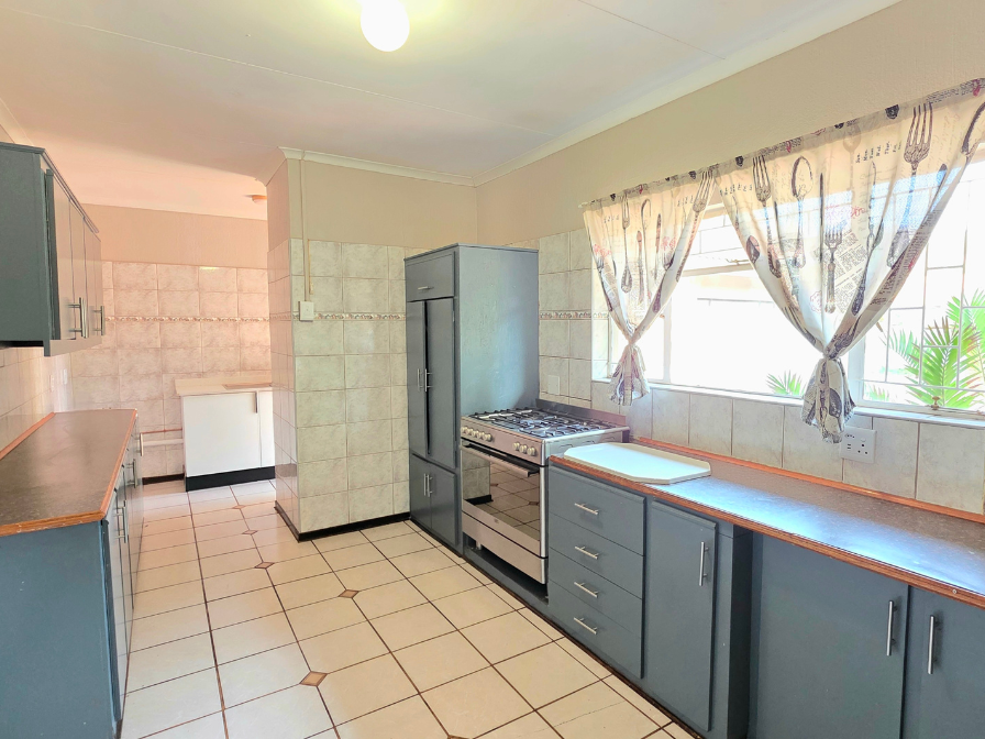 To Let 4 Bedroom Property for Rent in Flora Park Limpopo