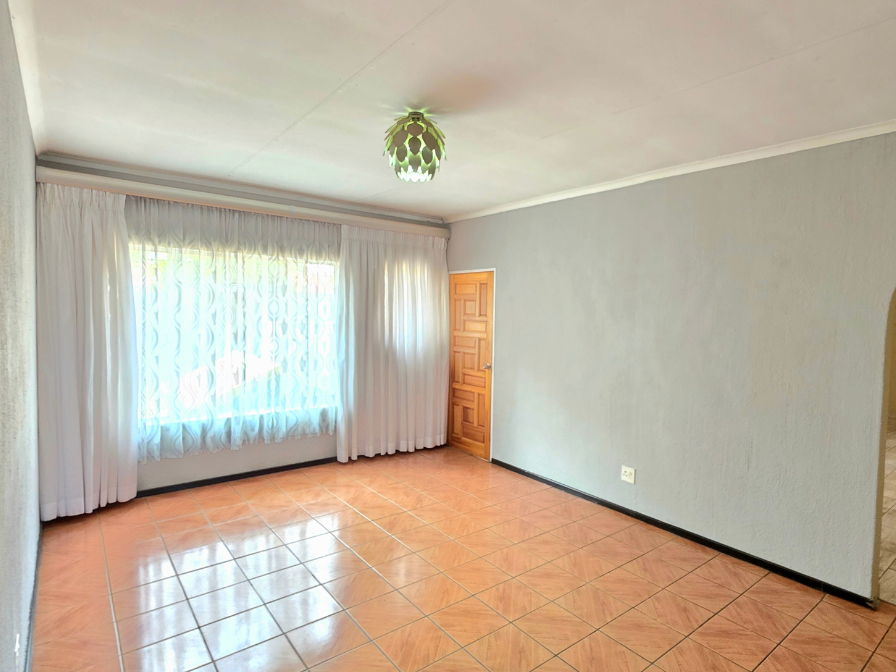 To Let 4 Bedroom Property for Rent in Flora Park Limpopo