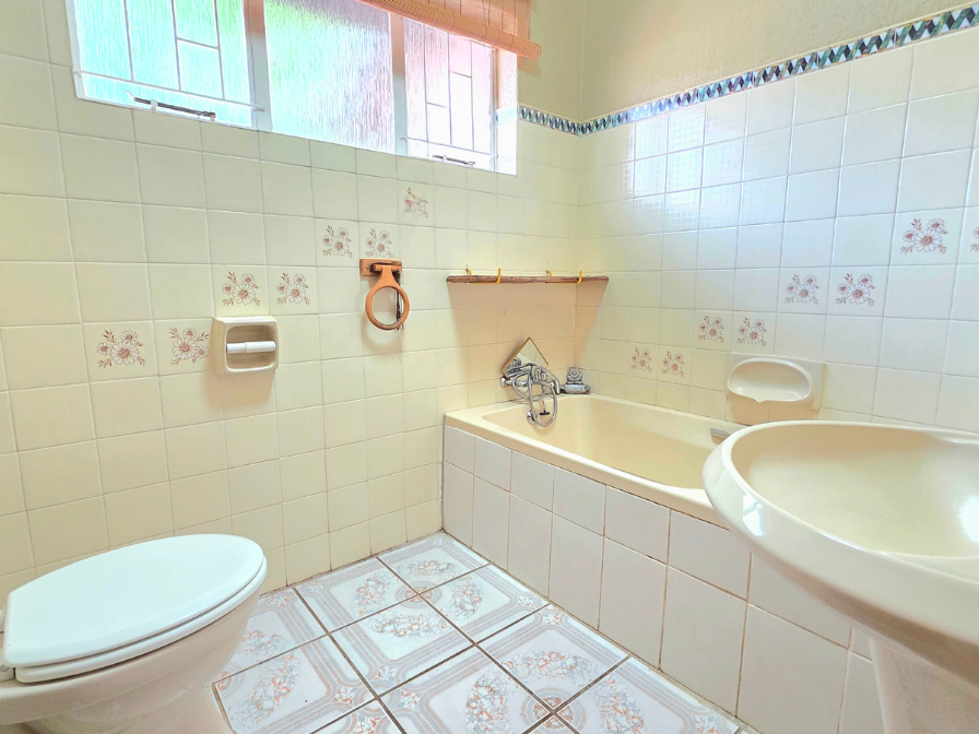 To Let 4 Bedroom Property for Rent in Flora Park Limpopo