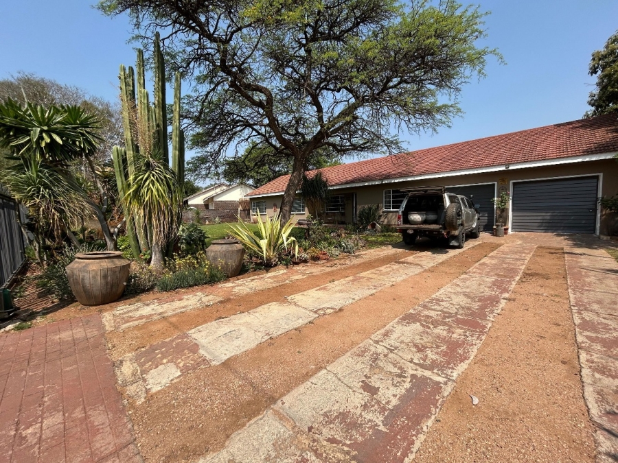 3 Bedroom Property for Sale in Chroompark Limpopo