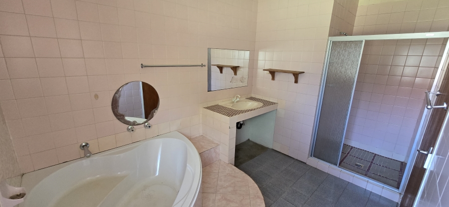 5 Bedroom Property for Sale in Flora Park Limpopo