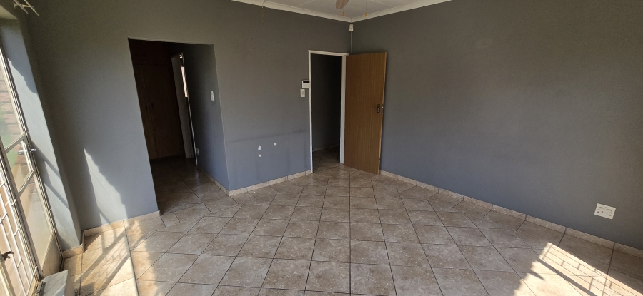 5 Bedroom Property for Sale in Flora Park Limpopo