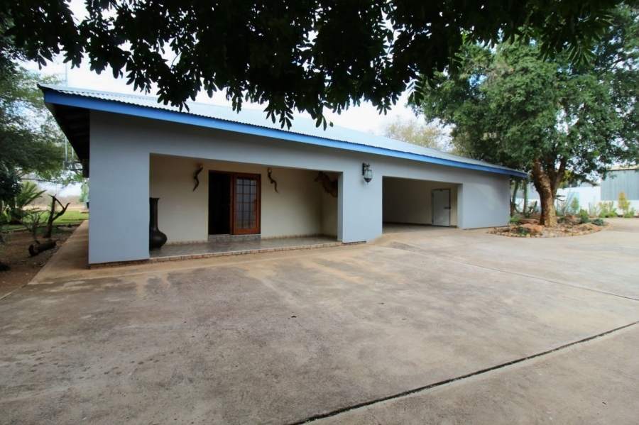 6 Bedroom Property for Sale in Alldays Limpopo