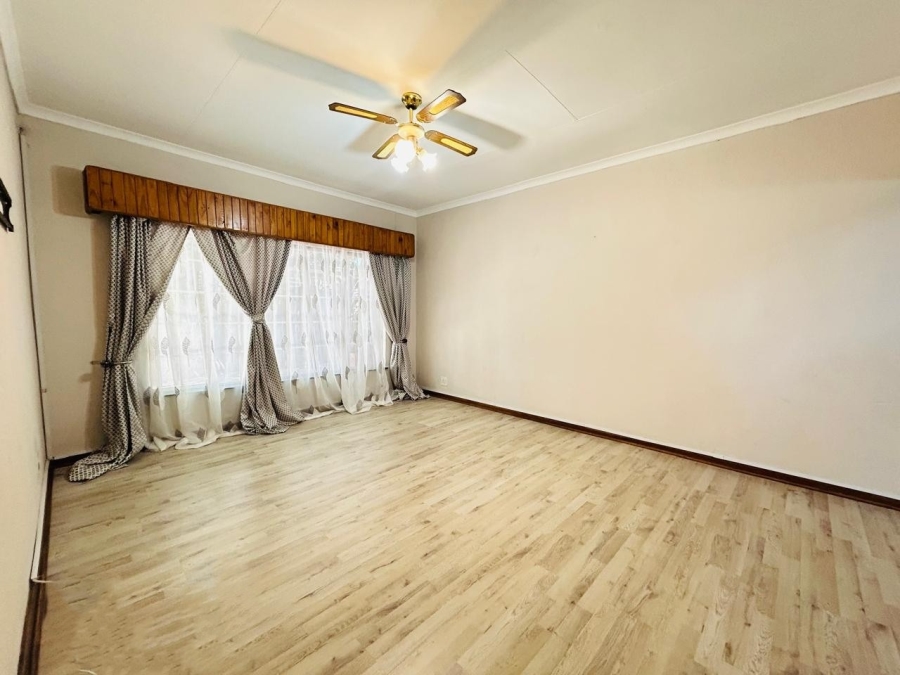 5 Bedroom Property for Sale in Chroompark Limpopo