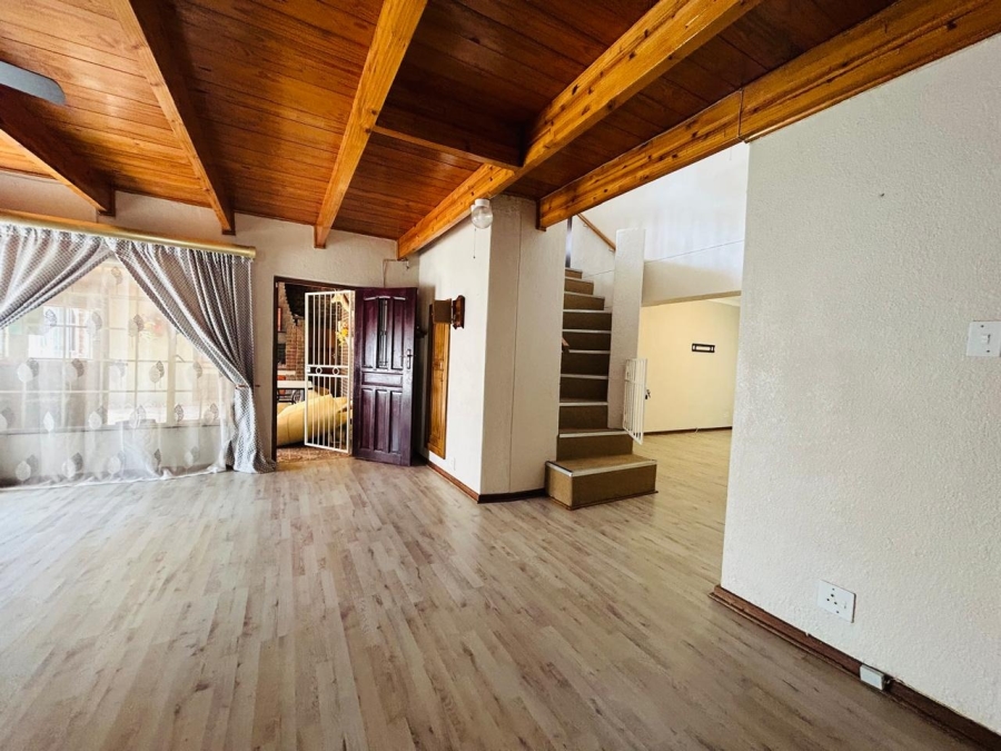 5 Bedroom Property for Sale in Chroompark Limpopo