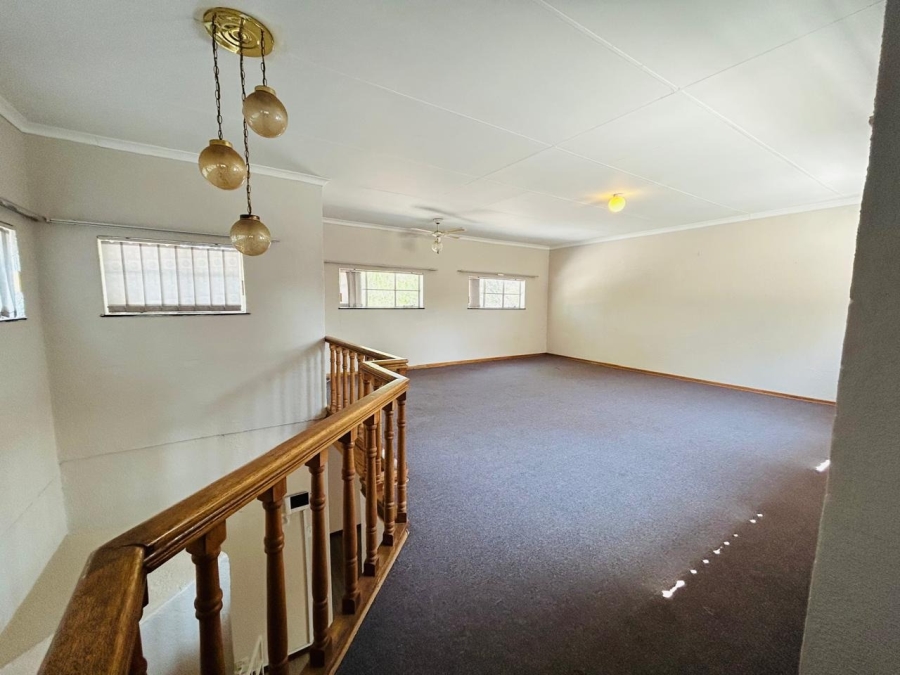 5 Bedroom Property for Sale in Chroompark Limpopo