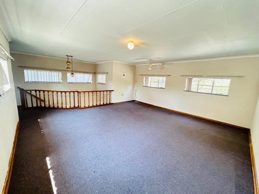 5 Bedroom Property for Sale in Chroompark Limpopo