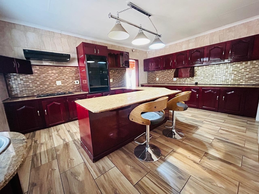 5 Bedroom Property for Sale in Chroompark Limpopo
