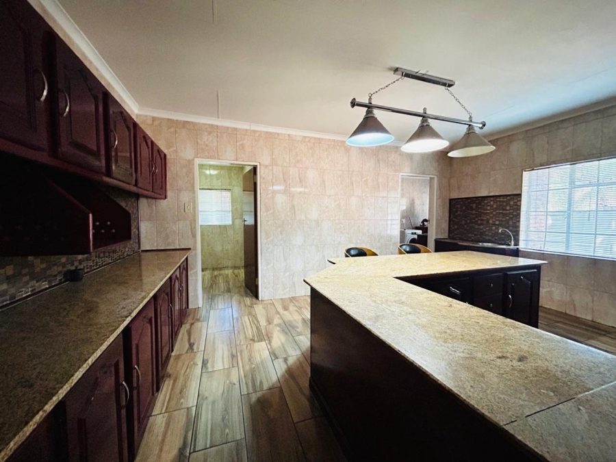 5 Bedroom Property for Sale in Chroompark Limpopo
