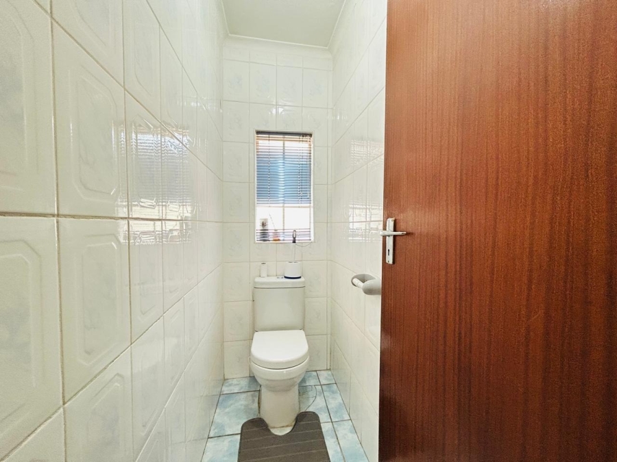 5 Bedroom Property for Sale in Chroompark Limpopo