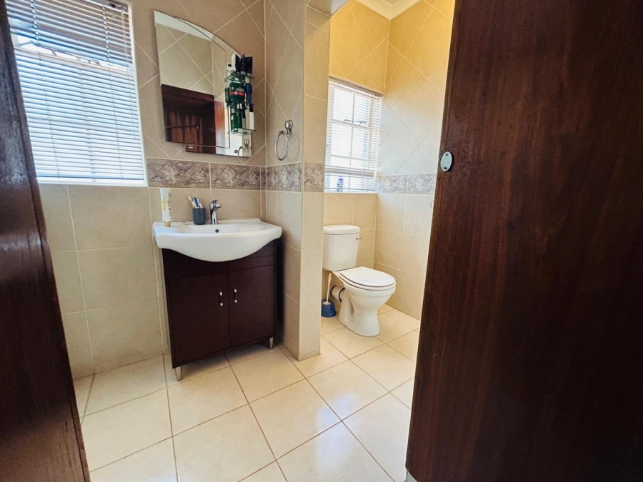 5 Bedroom Property for Sale in Chroompark Limpopo