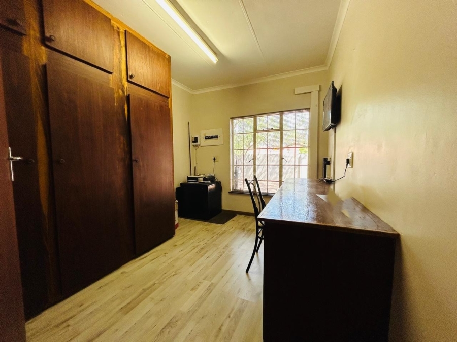 5 Bedroom Property for Sale in Chroompark Limpopo