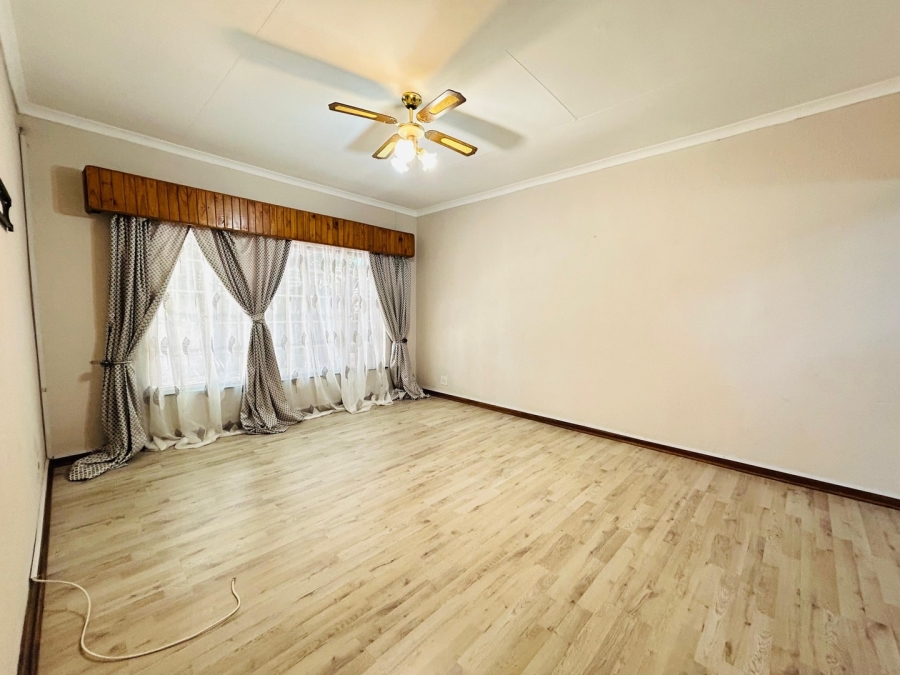 5 Bedroom Property for Sale in Chroompark Limpopo