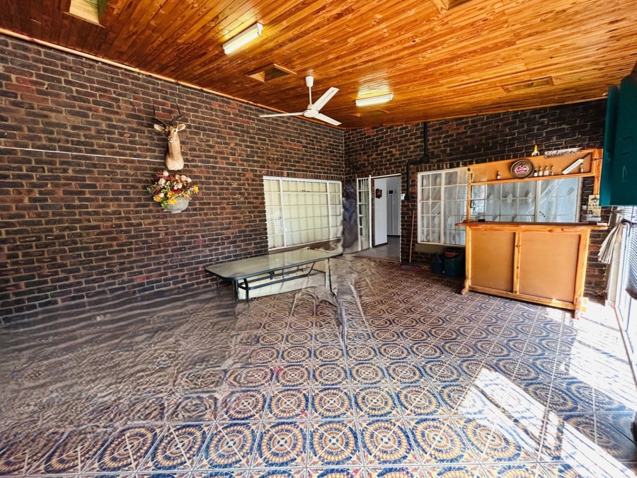 5 Bedroom Property for Sale in Chroompark Limpopo