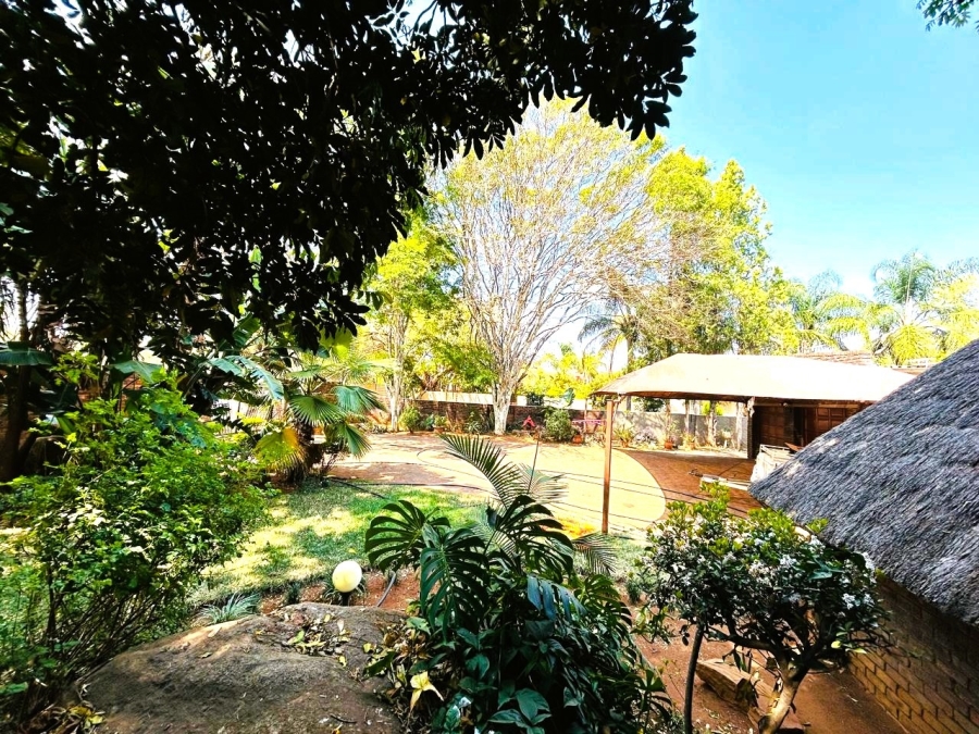 5 Bedroom Property for Sale in Chroompark Limpopo