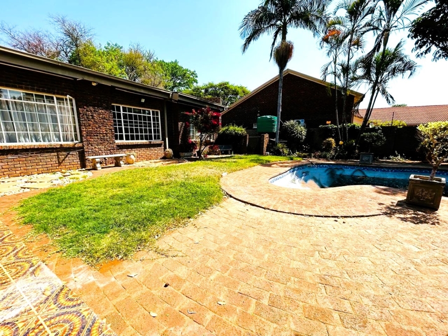 5 Bedroom Property for Sale in Chroompark Limpopo
