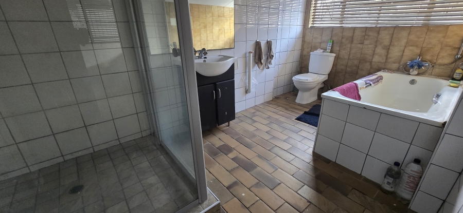 4 Bedroom Property for Sale in Capricorn Limpopo