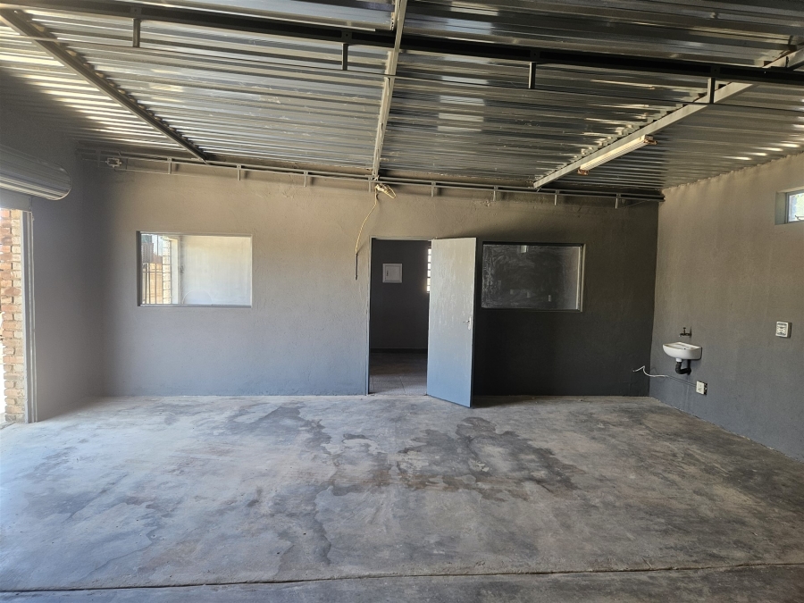 To Let commercial Property for Rent in Hoedspruit Limpopo
