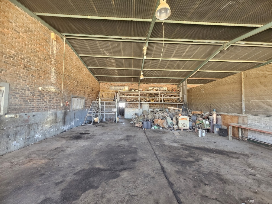 To Let commercial Property for Rent in Hoedspruit Limpopo