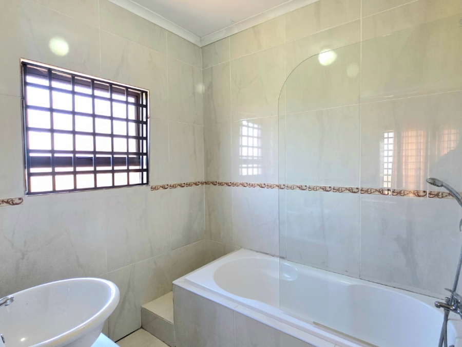 3 Bedroom Property for Sale in Mahlasedi Park Limpopo